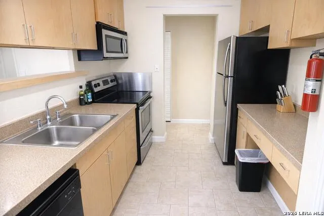 8642 fredericksburg Unit 406 San Antonio, TX 78240