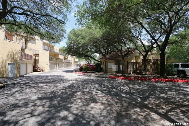 8642 fredericksburg Unit 406 San Antonio, TX 78240