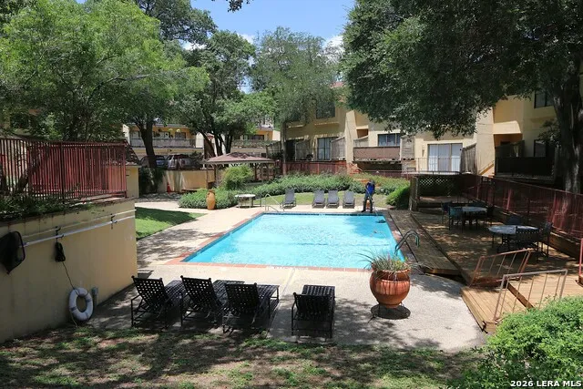 8642 fredericksburg Unit 406 San Antonio, TX 78240