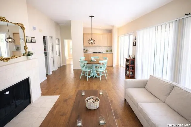 8642 fredericksburg Unit 406 San Antonio, TX 78240