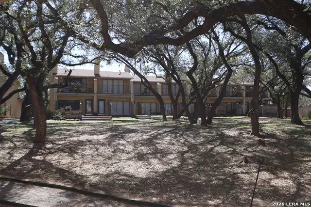 8642 fredericksburg Unit 406 San Antonio, TX 78240