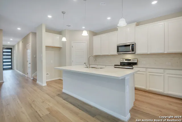 1247 Meyers Mdw New Braunfels, TX 78130