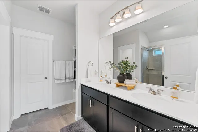4323 W Vasquez Cir Converse, TX 78109