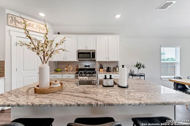 4323 W Vasquez Cir Converse, TX 78109