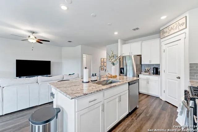 4323 W Vasquez Cir Converse, TX 78109
