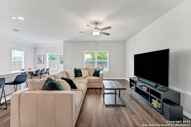 4323 W Vasquez Cir Converse, TX 78109