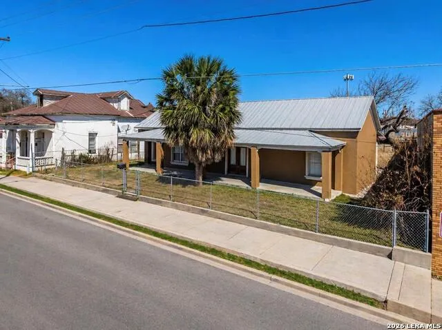 432 WASHINGTON ST Eagle Pass, TX 78852