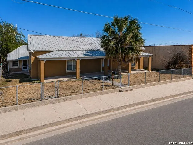 432 WASHINGTON ST Eagle Pass, TX 78852
