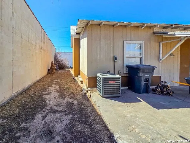 432 WASHINGTON ST Eagle Pass, TX 78852