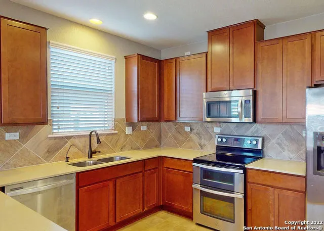 1997 BRANDYWINE DR New Braunfels, TX 78130
