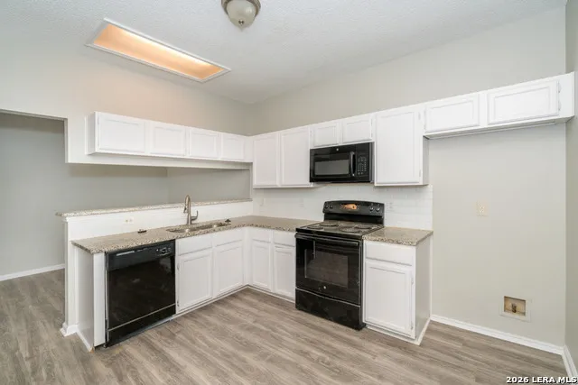 2826 VILLAGE PKWY San Antonio, TX 78251