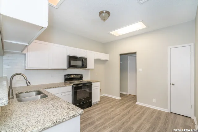 2826 VILLAGE PKWY San Antonio, TX 78251