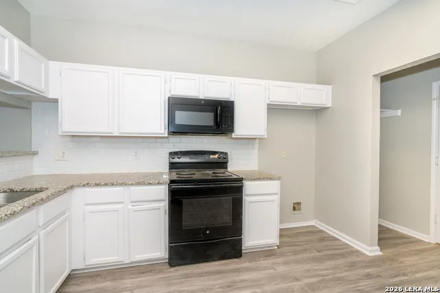 2826 VILLAGE PKWY San Antonio, TX 78251