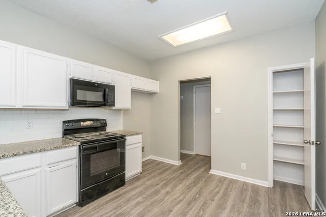 2826 VILLAGE PKWY San Antonio, TX 78251