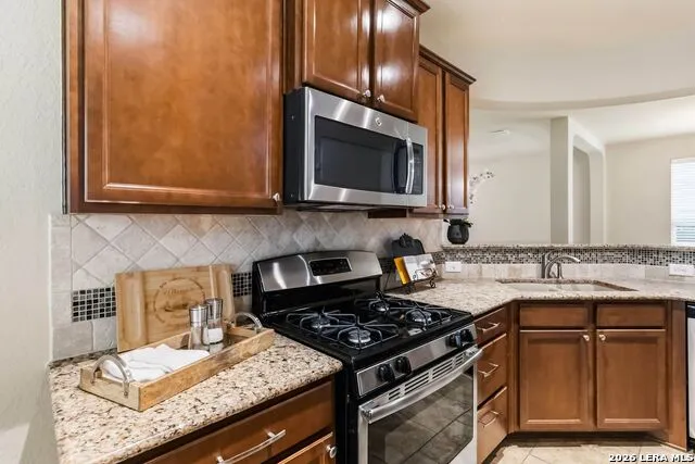 9006 Hubbard Hill San Antonio, TX 78254
