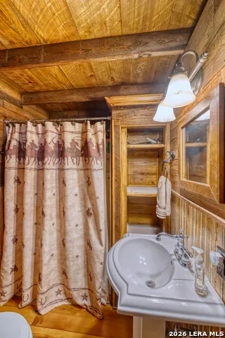 2242 Patterson Creek Rd Leakey, TX 78873