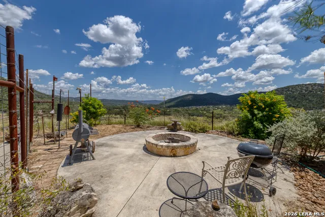 2242 Patterson Creek Rd Leakey, TX 78873