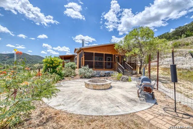 2242 Patterson Creek Rd Leakey, TX 78873