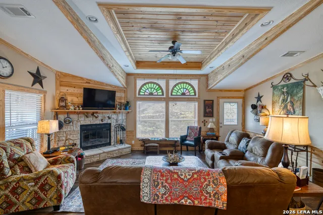 2242 Patterson Creek Rd Leakey, TX 78873