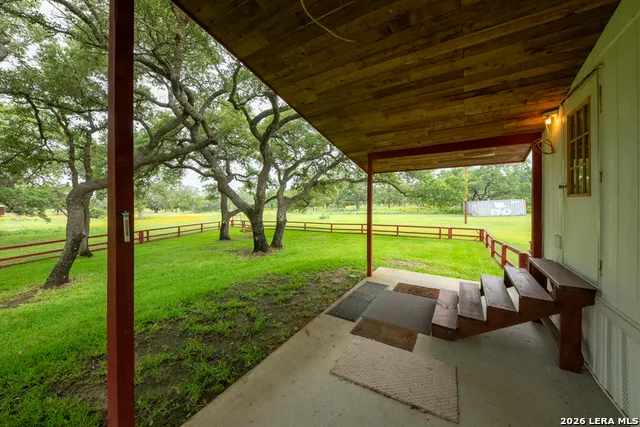 104 Longhorn Rd Stockdale, TX 78160