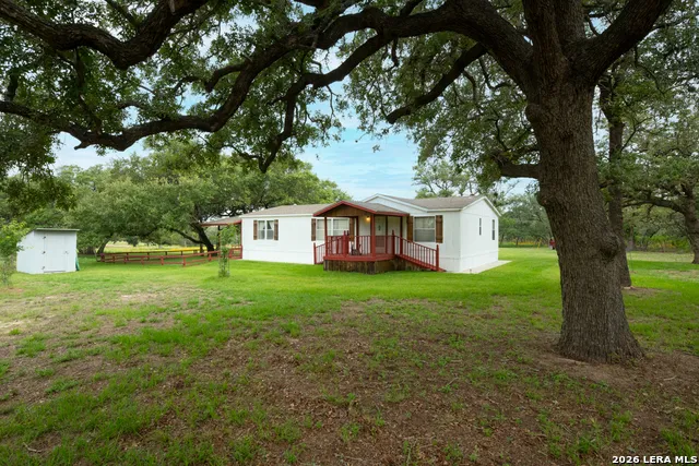 104 Longhorn Rd Stockdale, TX 78160