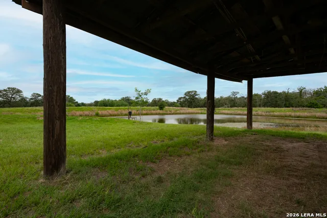 104 Longhorn Rd Stockdale, TX 78160