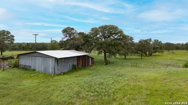 104 Longhorn Rd Stockdale, TX 78160