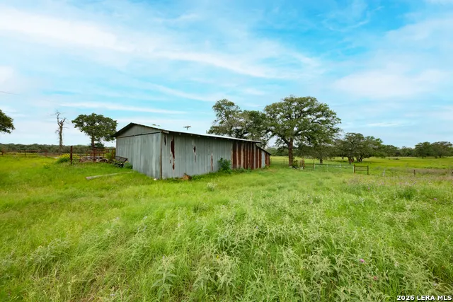 104 Longhorn Rd Stockdale, TX 78160