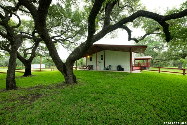 104 Longhorn Rd Stockdale, TX 78160