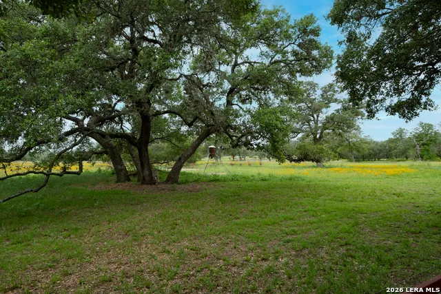 104 Longhorn Rd Stockdale, TX 78160