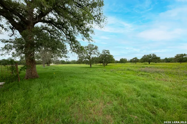 104 Longhorn Rd Stockdale, TX 78160