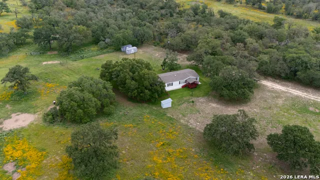 104 Longhorn Rd Stockdale, TX 78160