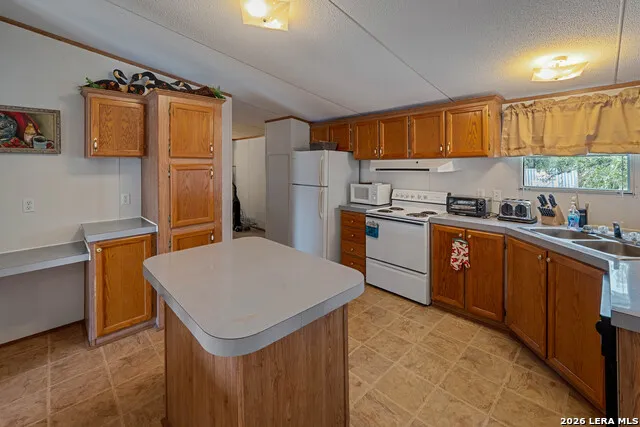 104 Longhorn Rd Stockdale, TX 78160