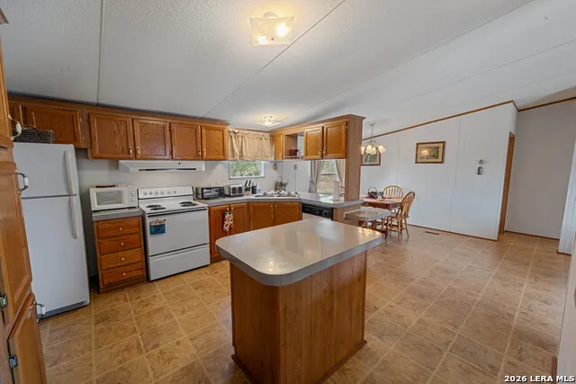 104 Longhorn Rd Stockdale, TX 78160