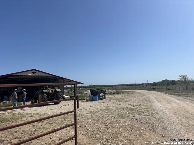3707 S State Highway 173 N Hondo, TX 78861