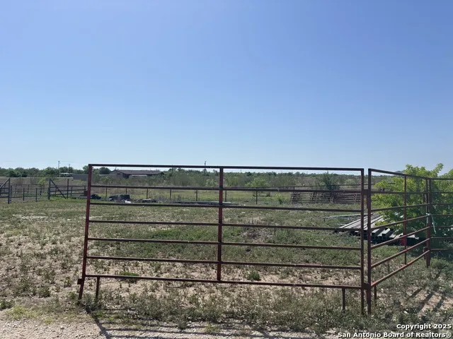 3707 S State Highway 173 N Hondo, TX 78861