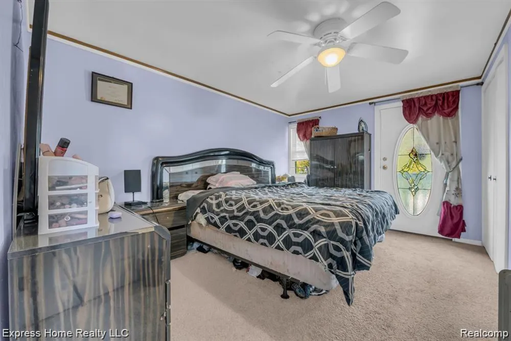 2338 Marlow Drive Warren City, MI 48092