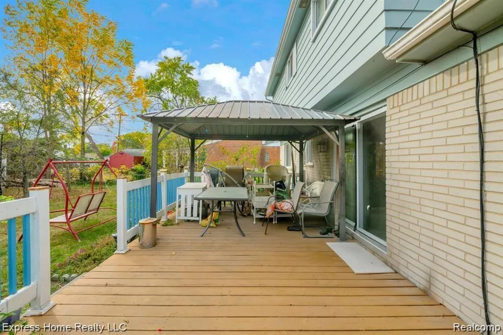 2338 Marlow Drive Warren City, MI 48092