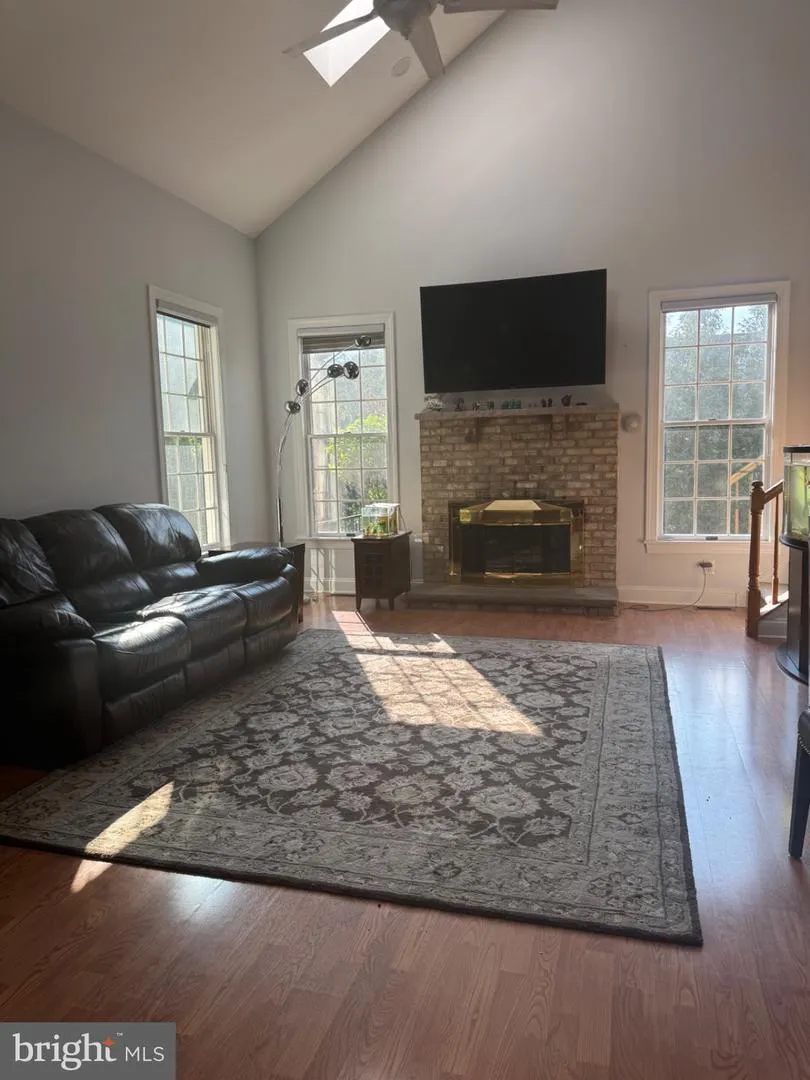 1 SHELLEY COURT West Windsor, NJ 08550