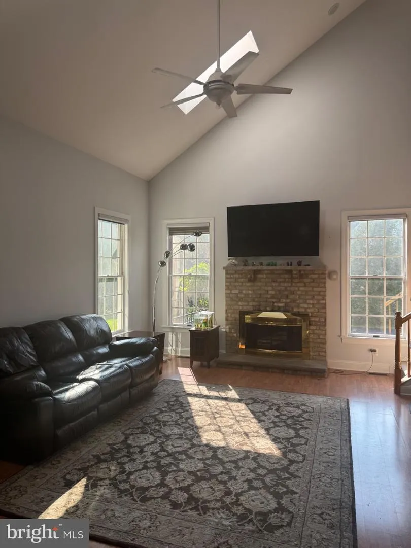 1 SHELLEY COURT West Windsor, NJ 08550