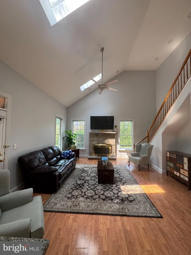 1 SHELLEY COURT West Windsor, NJ 08550
