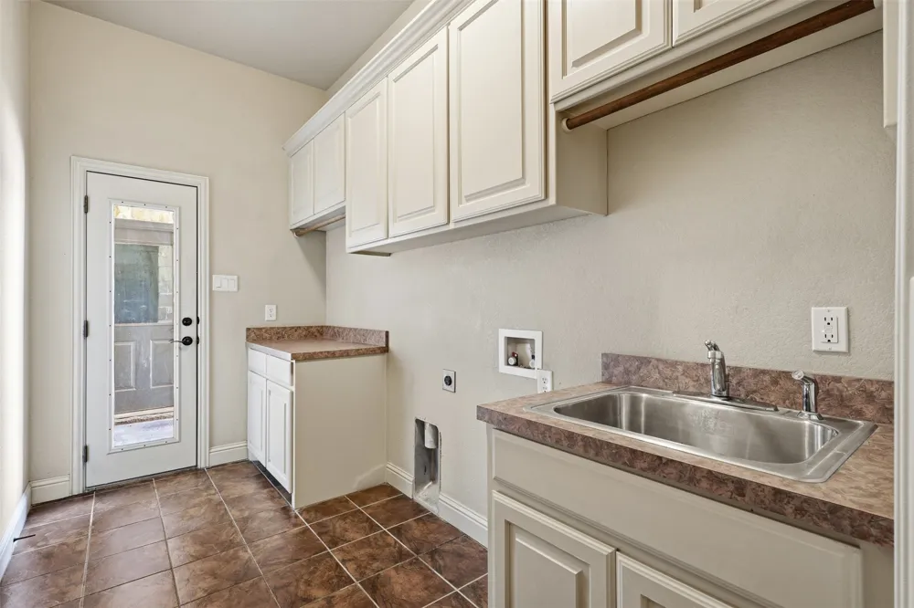6808 Nine Mile Bridge Road Fort Worth, TX 76135