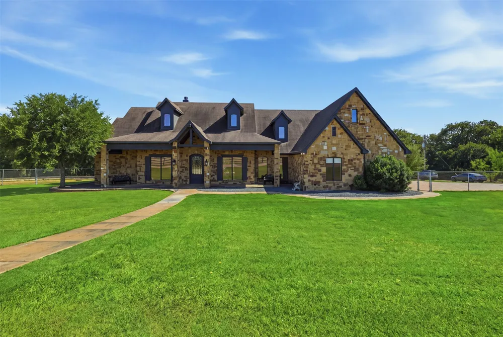 6808 Nine Mile Bridge Road Fort Worth, TX 76135