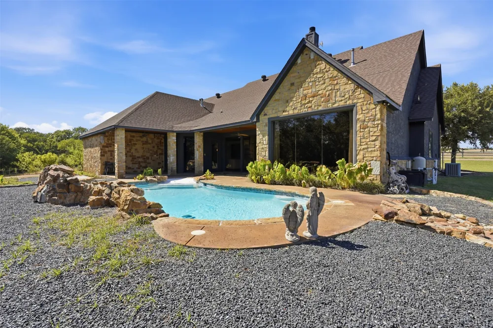 6808 Nine Mile Bridge Road Fort Worth, TX 76135