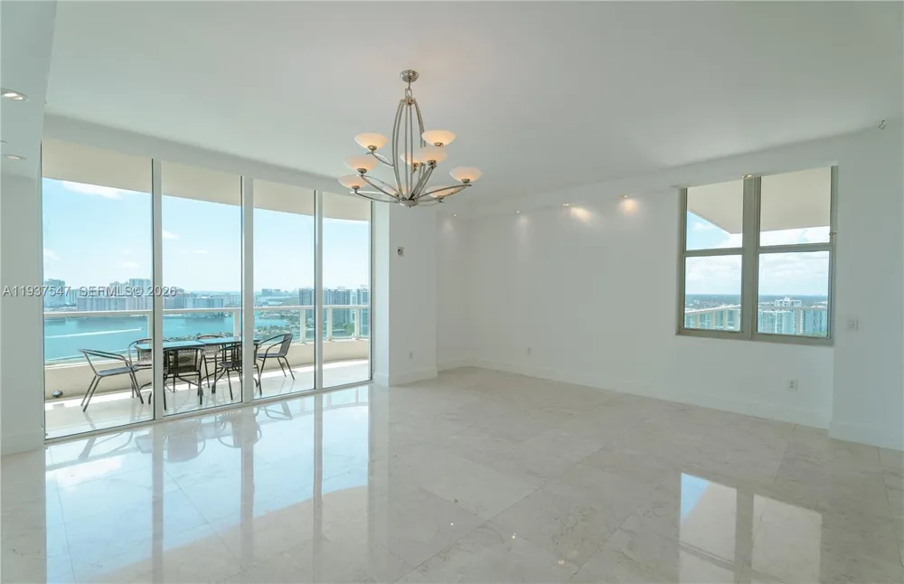 3330 NE 190th St #MPH15 Aventura, FL 33180