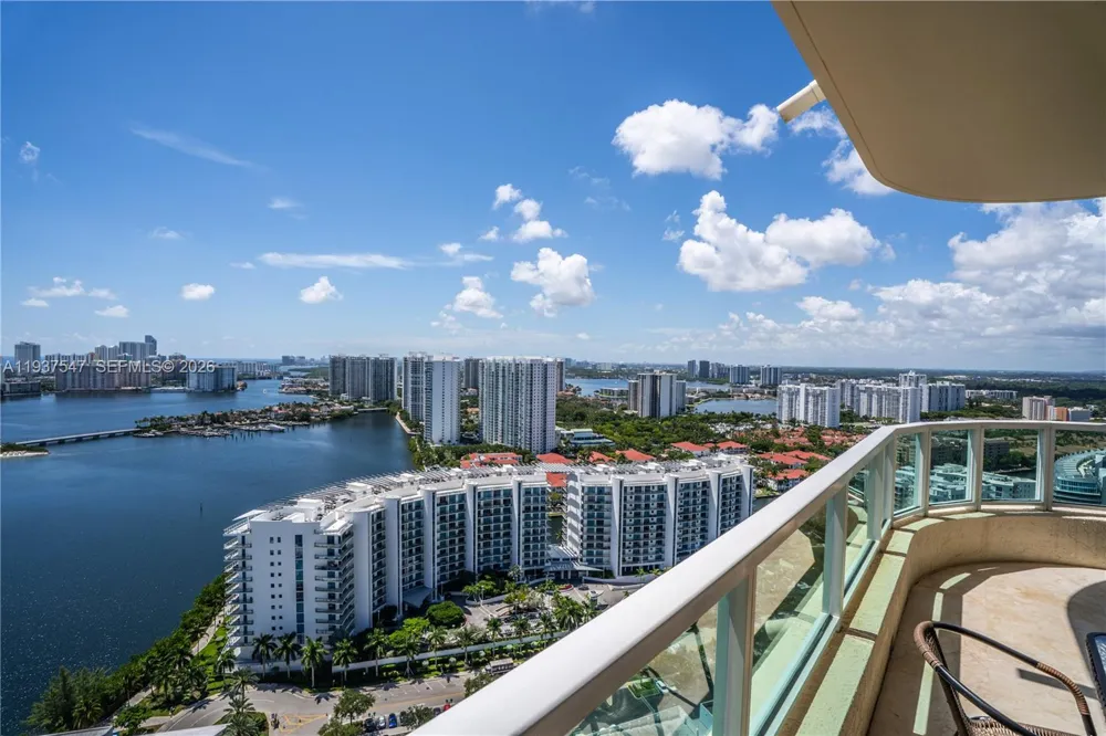 3330 NE 190th St #MPH15 Aventura, FL 33180