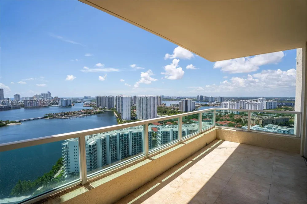 3330 NE 190th St #MPH15 Aventura, FL 33180