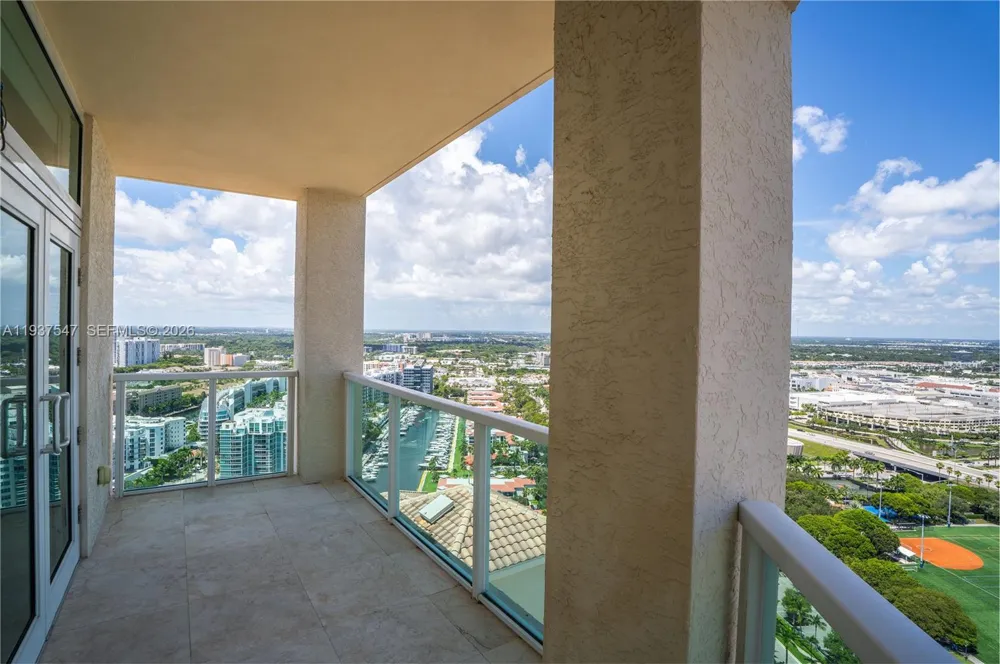 3330 NE 190th St #MPH15 Aventura, FL 33180
