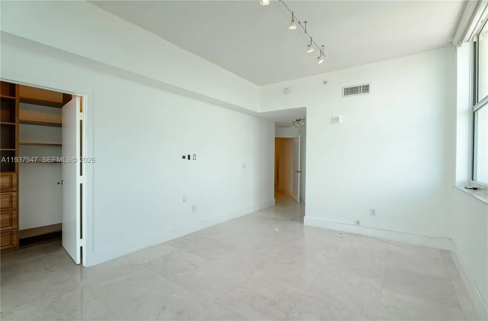 3330 NE 190th St #MPH15 Aventura, FL 33180
