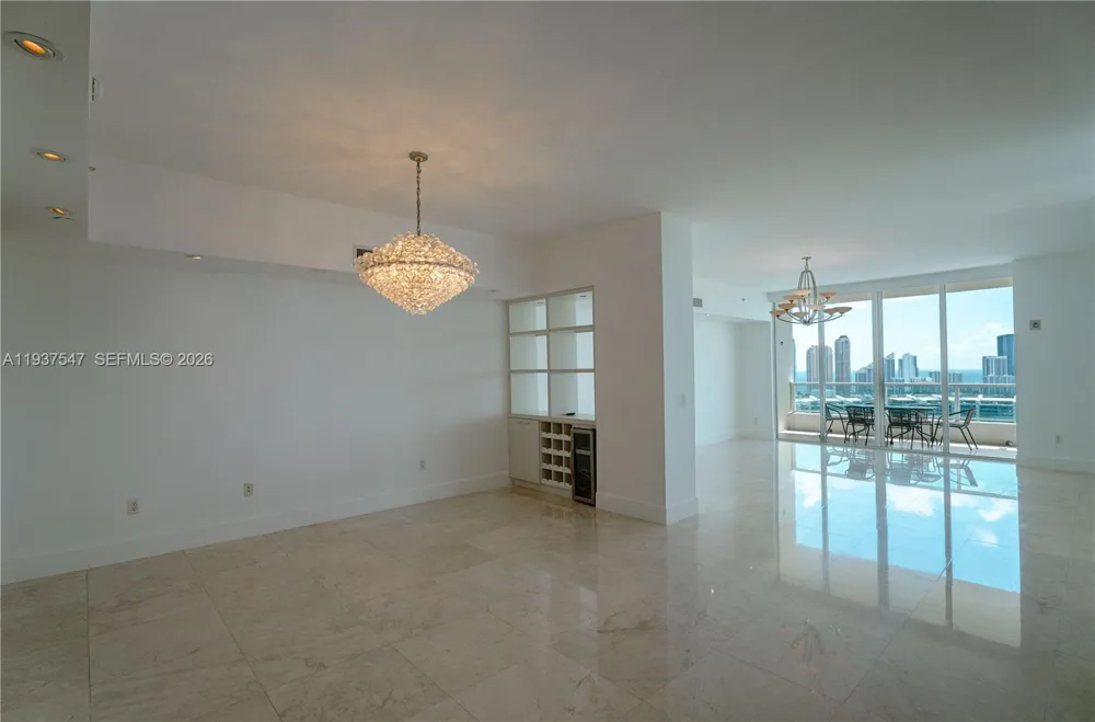 3330 NE 190th St #MPH15 Aventura, FL 33180
